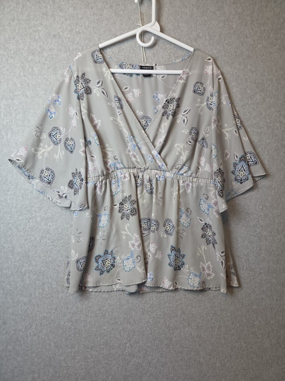 Torrid Gray Floral Lily Babydoll Georgette Surplice Blouse Women's Plus 1X